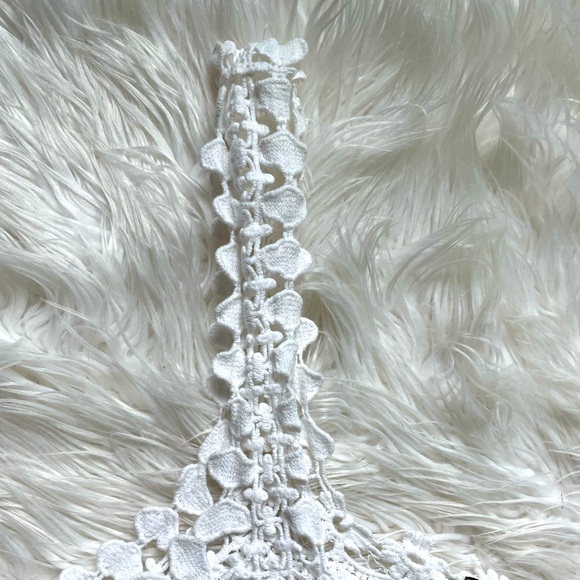 White Lace Crop - Picture 4 of 4